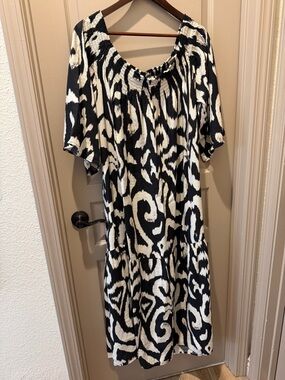H&M Black and White Abstract Print Midi Dress
